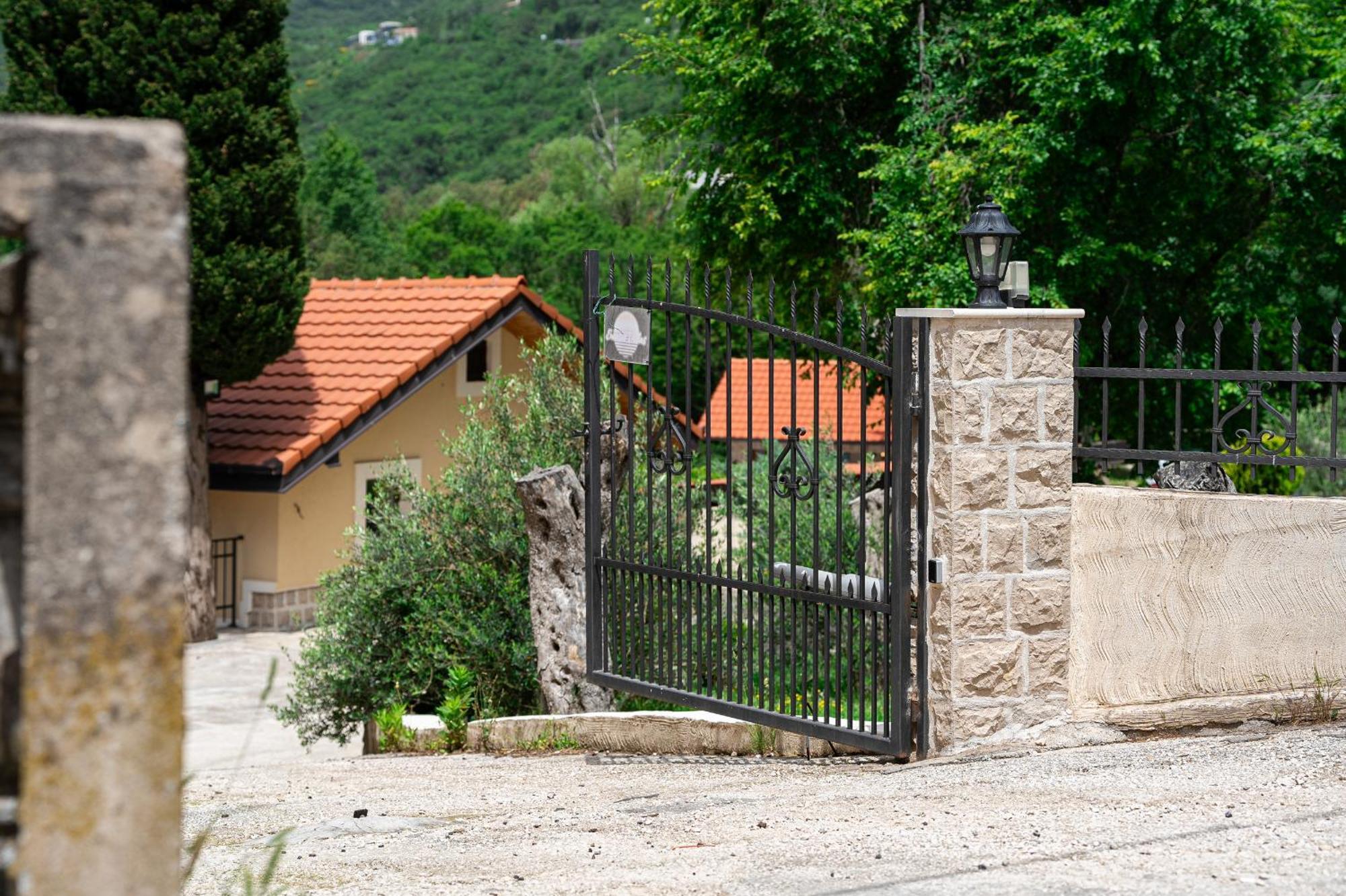 Sunset & Sunrise Villas In Stanisici-Two Villas With Common Pool Budua Esterno foto